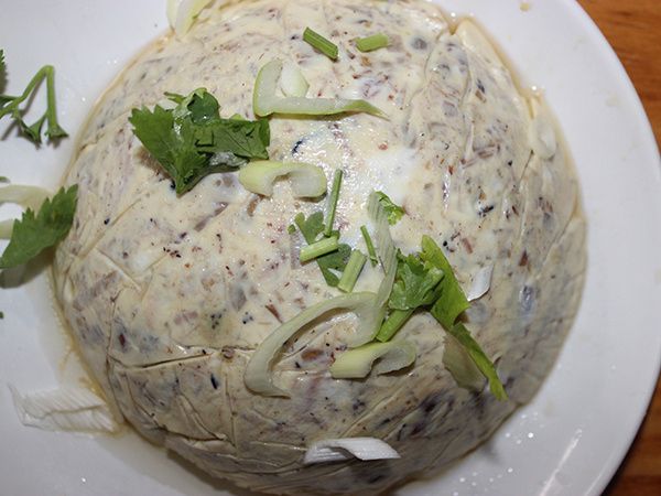 咸菜、金蝉、肉丁、蒸鸡蛋